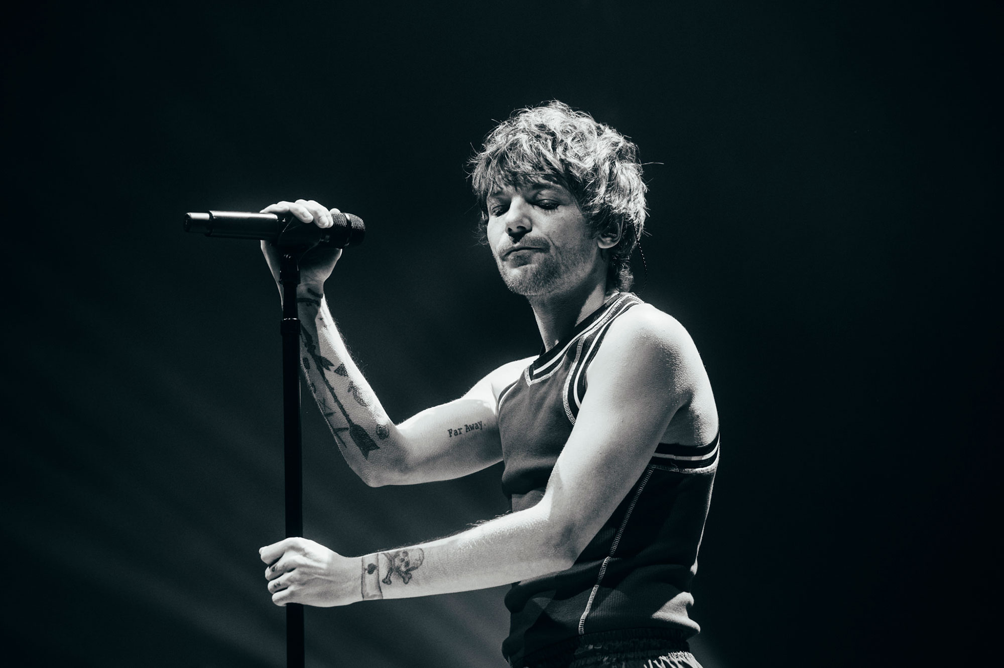 Louis Tomlinson in Mid-Song at O2 Arena