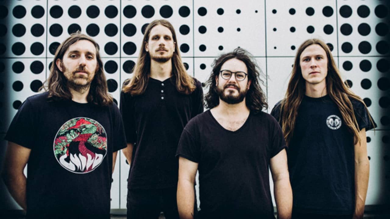Elder performing at BBC Maida Vale Studios