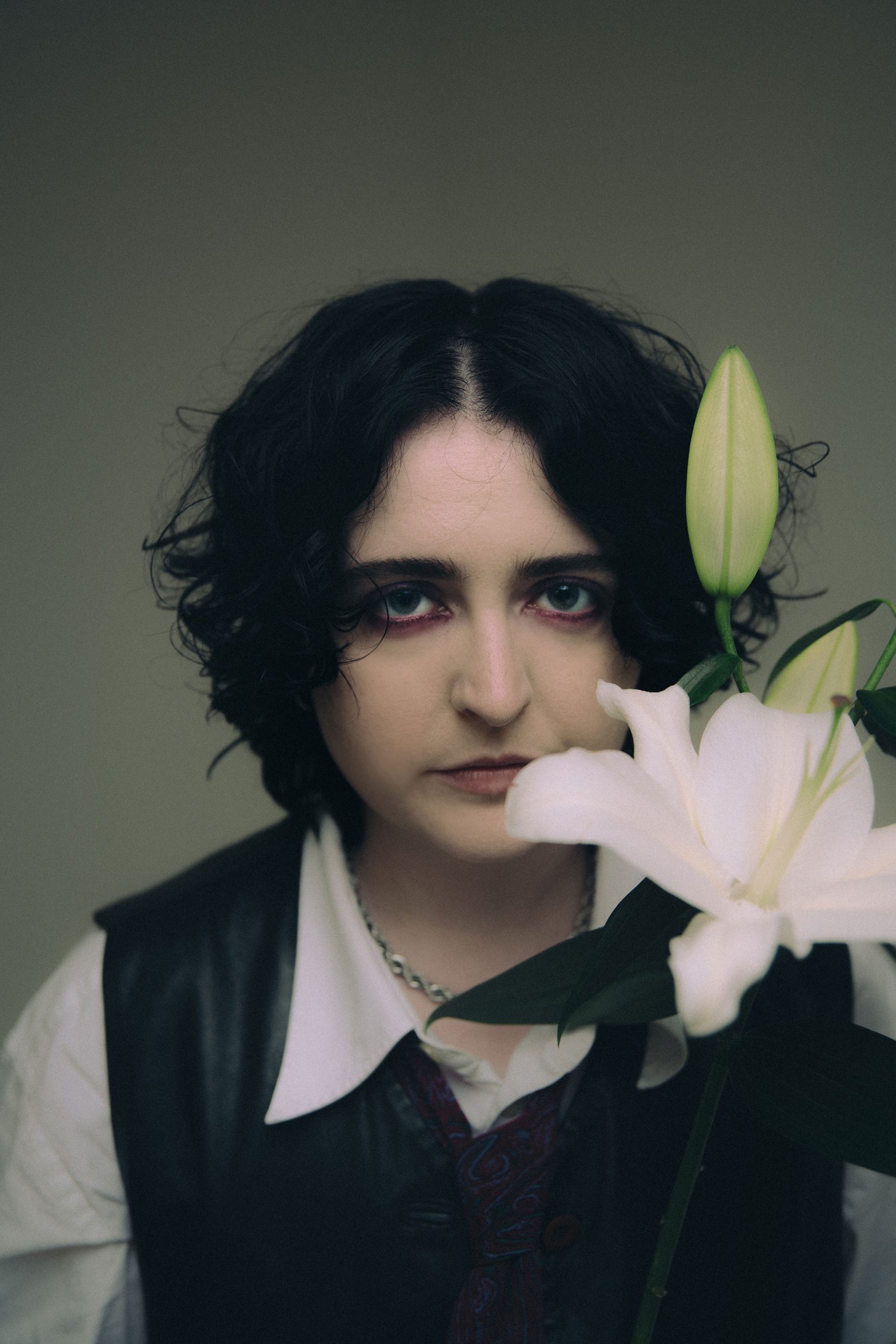 Pale Waves amidst blossoming beauty